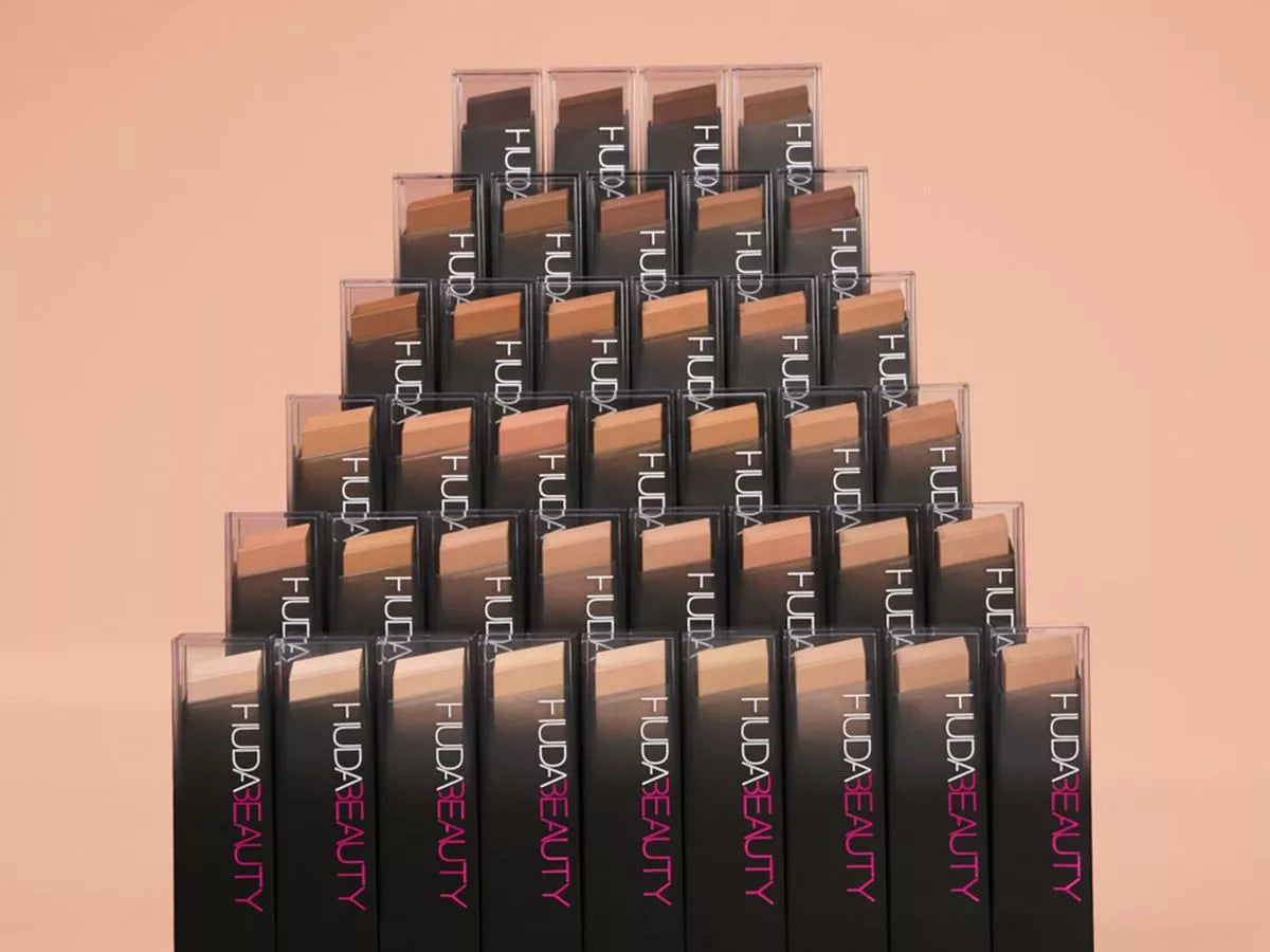 HUDA BEAUTY  Skin Finish Buildable Coverage Foundation Stick
